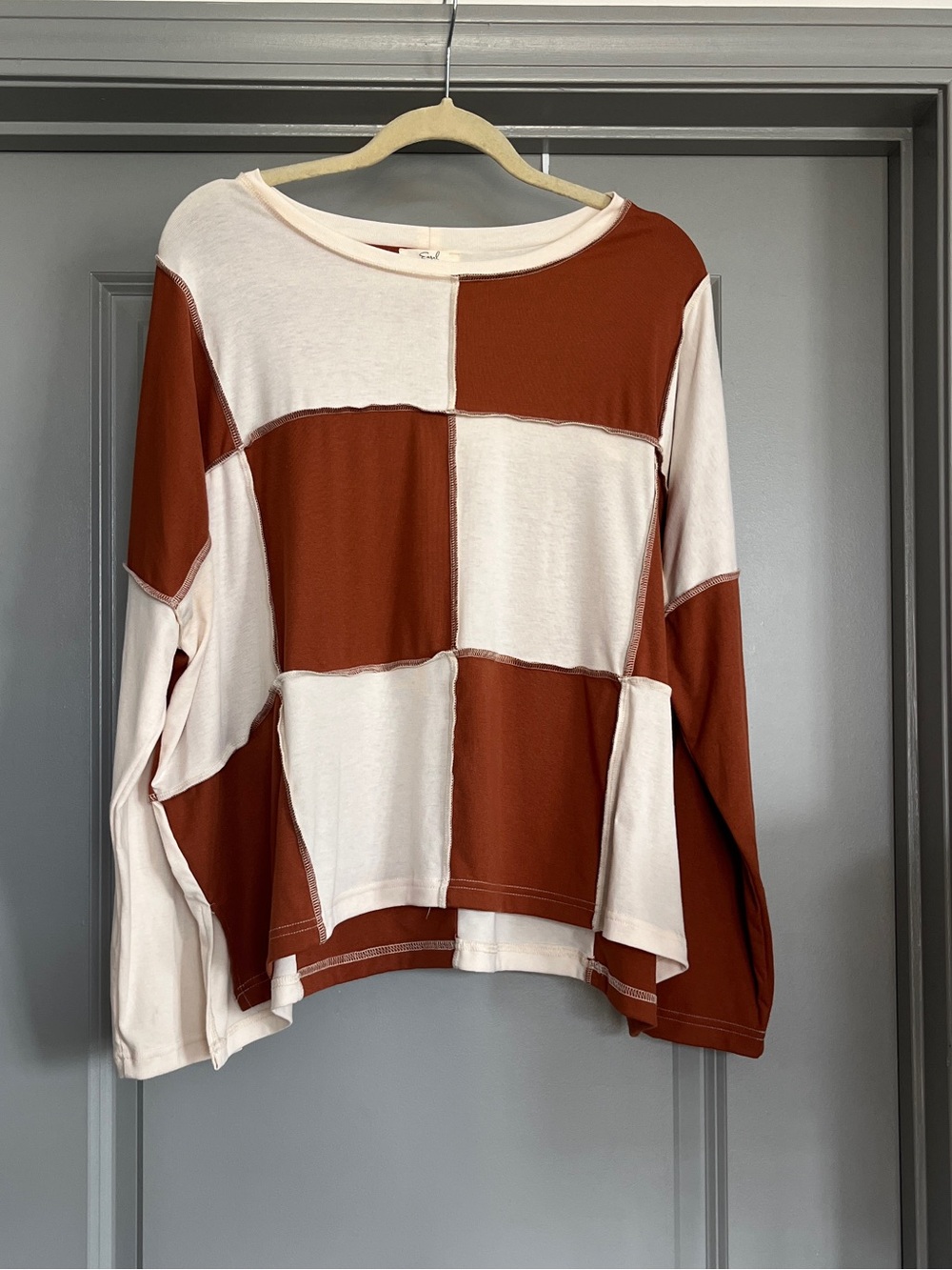 Easel Los Angeles Classic Checkered Long-Sleeve Top in Brown & Cream